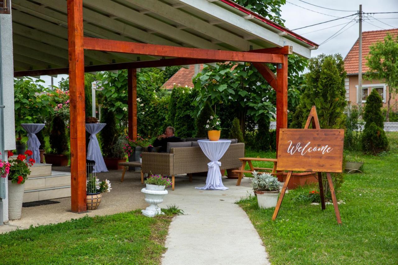 Bed & Breakfast Ana Svajcarnica Екстер'єр фото