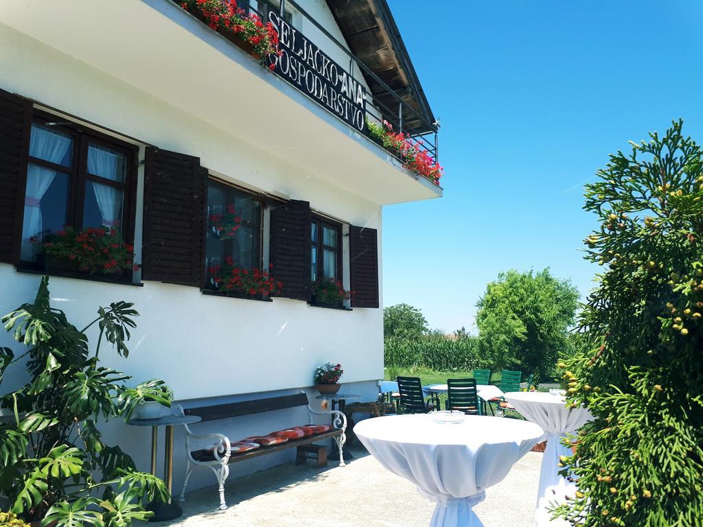 Bed & Breakfast Ana Svajcarnica Екстер'єр фото
